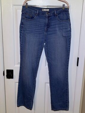 Levi Strauss 505 Mid-Rise Straight Leg Stretch Jeans in Blue. Size 31/32 Length